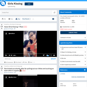 Girls Kissing