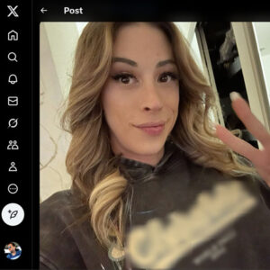Casey Kisses Twitter (TS)
