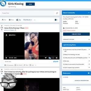 Girls Kissing